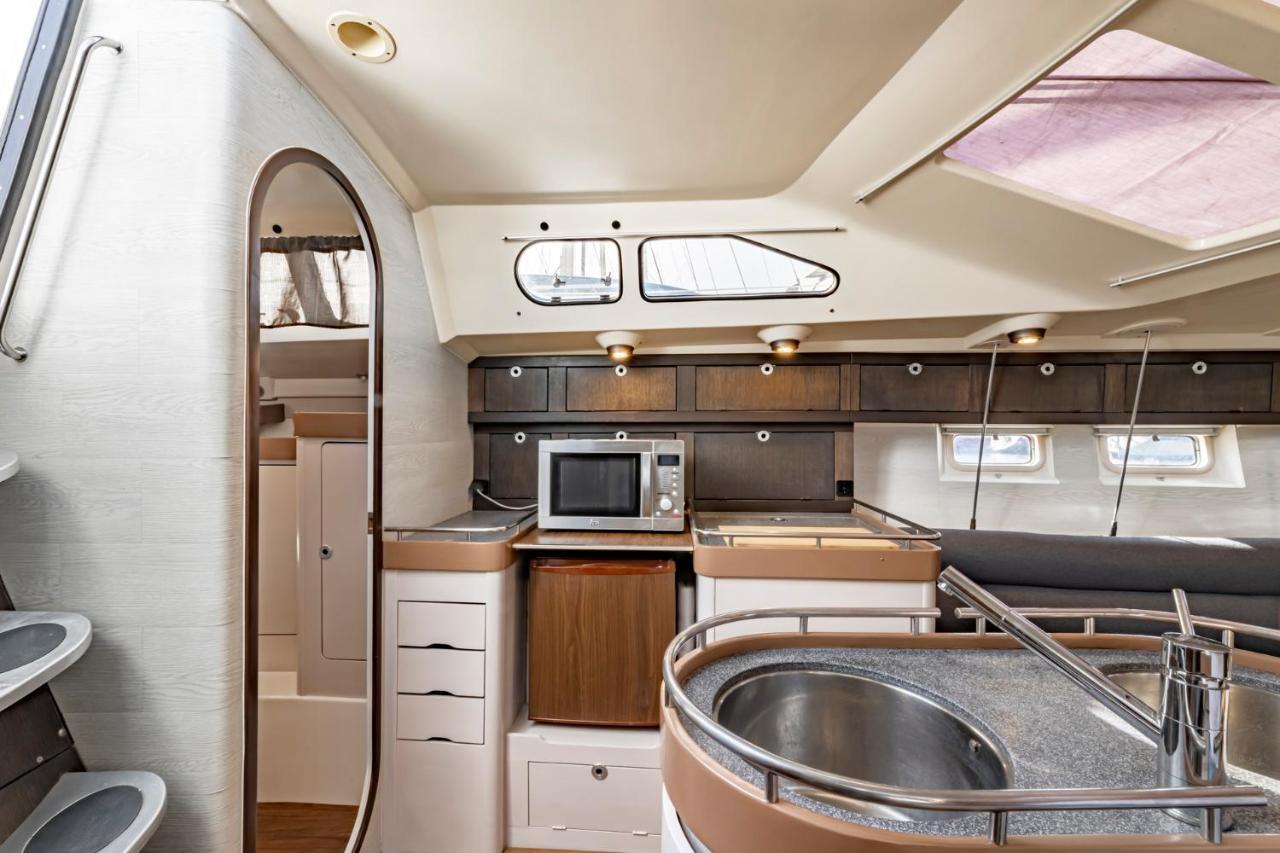 أرّاثيفي Relaxing Stay On A 38Ft Sail Yacht المظهر الخارجي الصورة